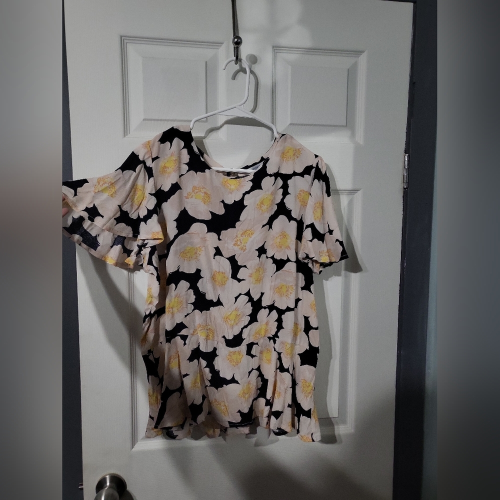 Ricki's floral top
